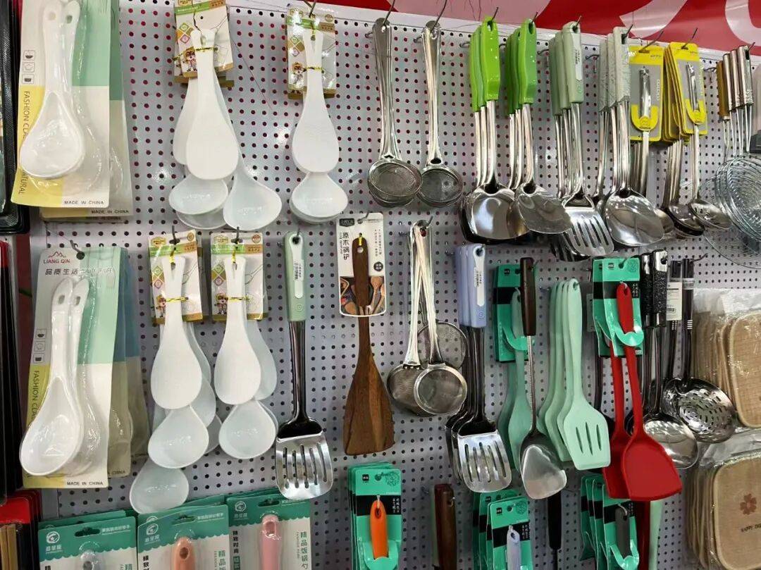 京西購物新地標！全城熱捧的‘白菜價’天堂，日用百貨3元起，潮流服飾幾十元帶走